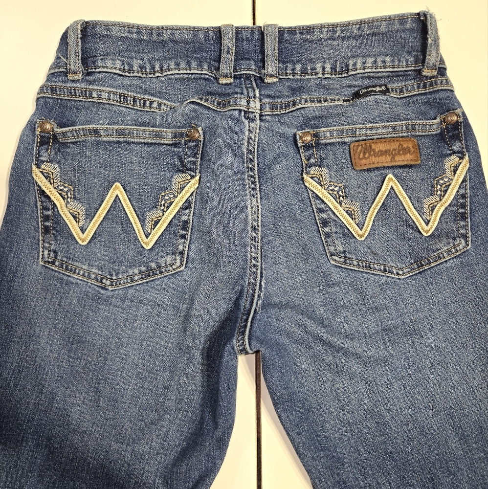 ⚠️Wrangler Women's Classic Blue Boot Cut Jeans Pocket Design